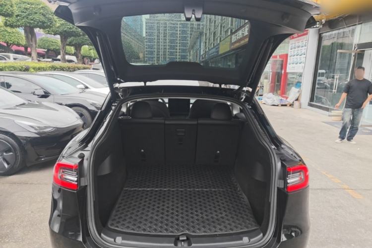 Used Tesla Model Y 2022 Rear-Wheel-Drive Version Trunk