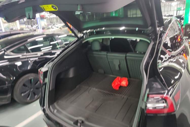 Used Tesla Model Y 2022 Rear-Wheel-Drive Version Trunk
