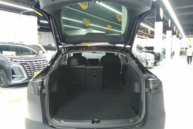 Used Tesla Model Y 2022 Long-Range All-Wheel-Drive Version Trunk