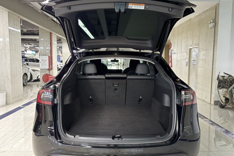 Used Tesla Model Y 2022 Rear-Wheel-Drive Version Trunk