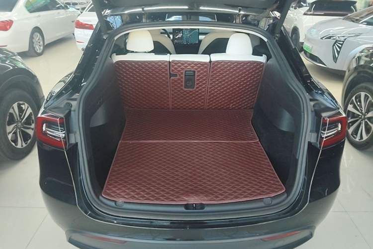 Used Tesla Model Y 2022 Rear-Wheel-Drive Version Trunk
