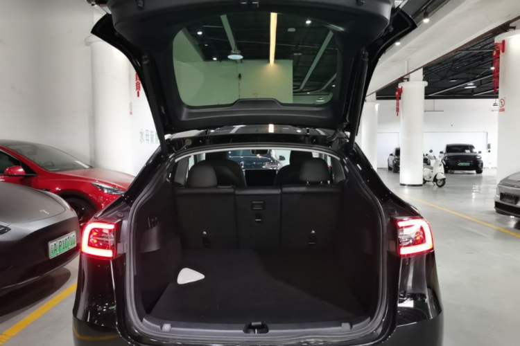 Used Tesla Model Y 2022 Rear-Wheel-Drive Version Trunk