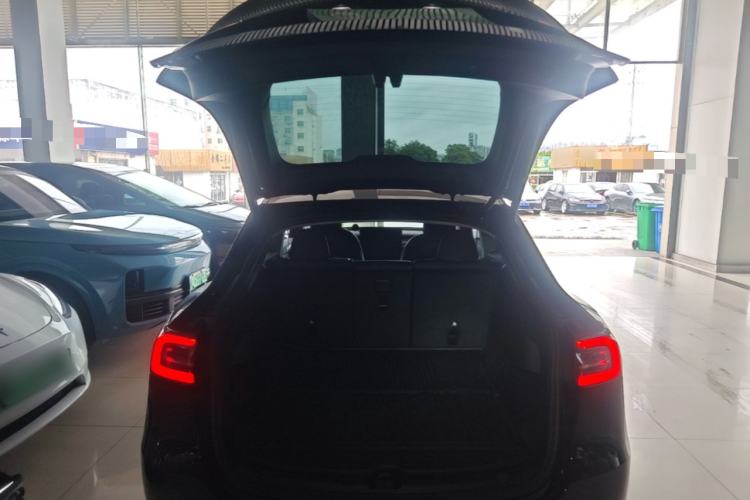 Used Tesla Model Y 2022 Long-Range All-Wheel-Drive Version Trunk