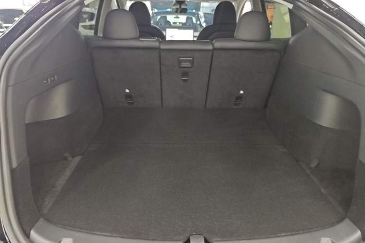 Used Tesla Model Y 2022 Rear-Wheel-Drive Version Trunk