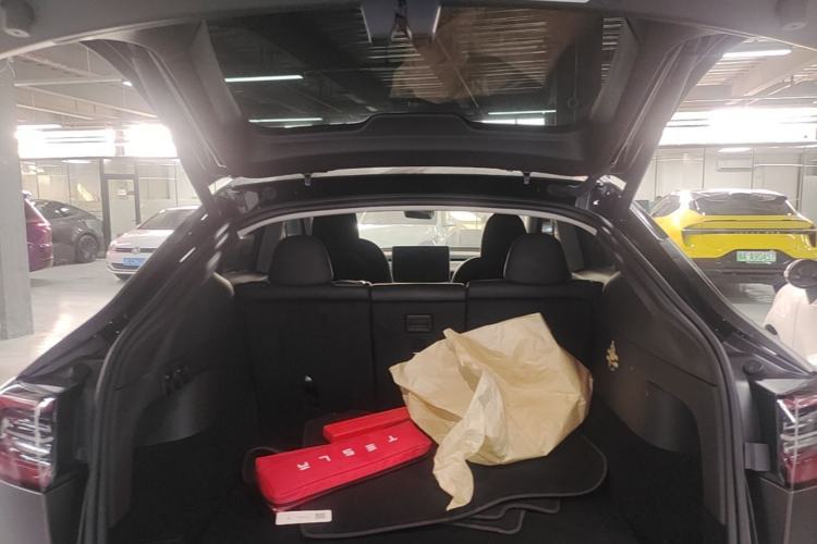 Used Tesla Model Y 2022 Long-Range All-Wheel-Drive Version Trunk