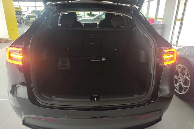 Used Tesla Model Y 2022 Rear-Wheel-Drive Version Trunk
