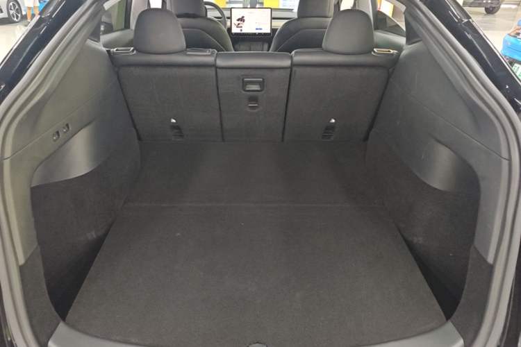 Used Tesla Model Y 2022 Rear-Wheel-Drive Version Trunk