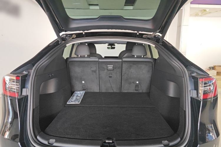 Used Tesla Model Y 2022 Rear-Wheel-Drive Version Trunk