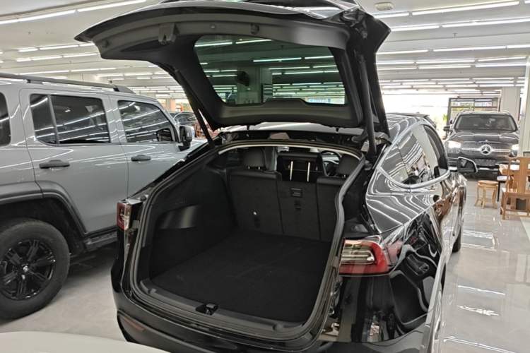 Used Tesla Model Y 2022 Rear-Wheel-Drive Version Trunk