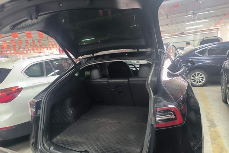 Used Tesla Model Y 2022 Rear-Wheel-Drive Version Trunk