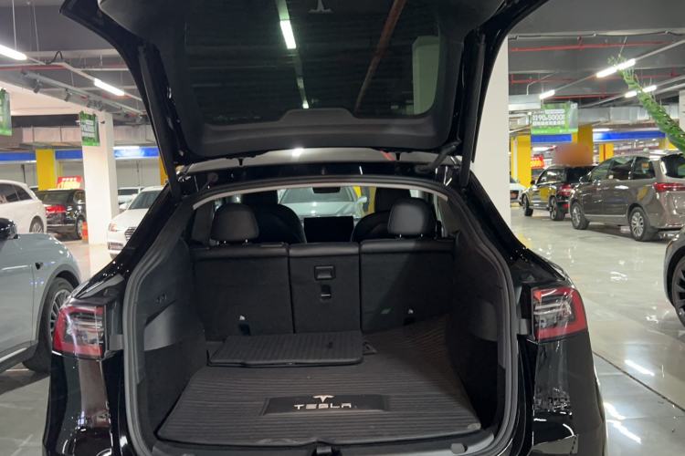 Used Tesla Model Y 2022 Long-Range All-Wheel-Drive Version Trunk
