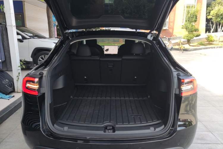 Used Tesla Model Y 2022 Rear-Wheel-Drive Version Trunk