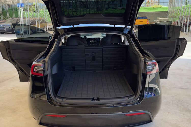 Used Tesla Model Y 2022 Rear-Wheel-Drive Version Trunk