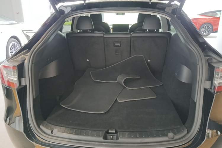 Used Tesla Model Y 2022 Performance High-Performance All-Wheel-Drive Version Trunk