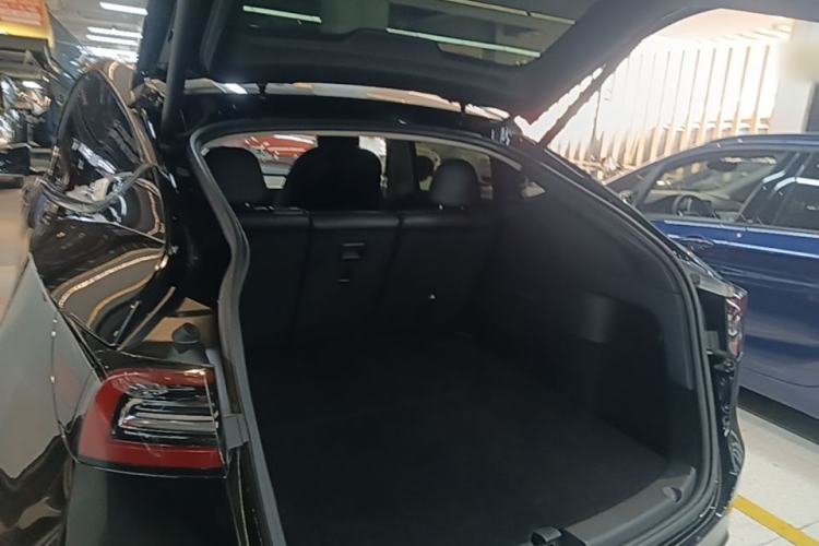 Used Tesla Model Y 2022 Long-Range All-Wheel-Drive Version Trunk