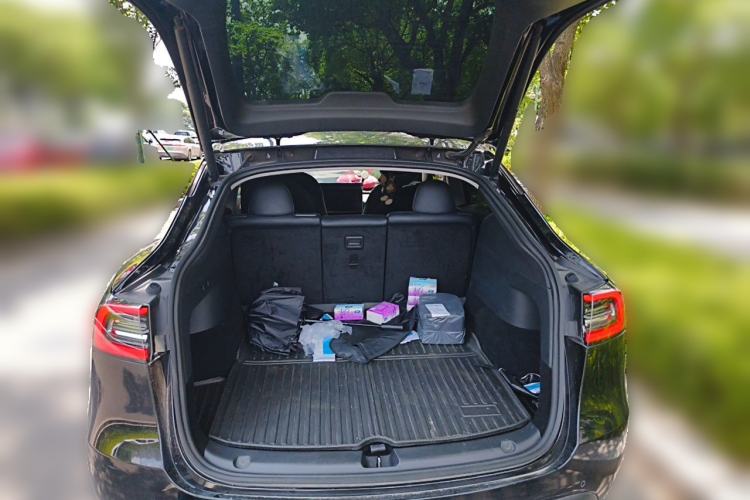 Used Tesla Model Y 2022 Rear-Wheel-Drive Version Trunk