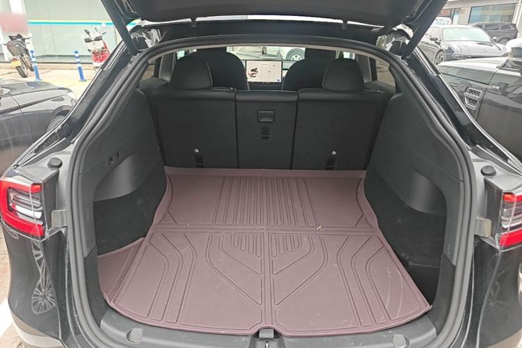 Used Tesla Model Y 2022 Long-Range All-Wheel-Drive Version Trunk