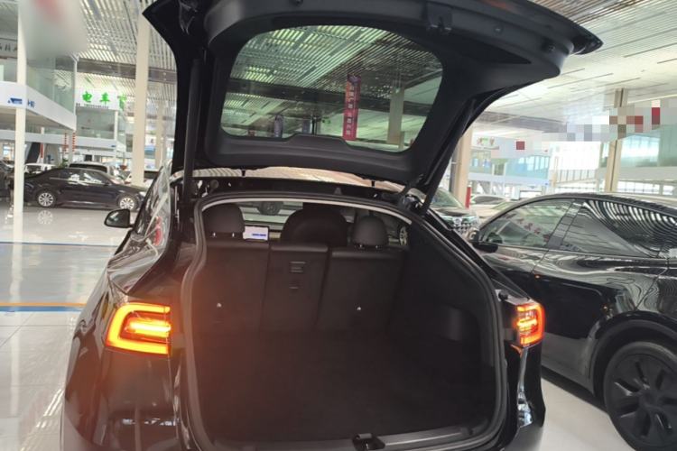 Used Tesla Model Y 2022 Long-Range All-Wheel-Drive Version Trunk
