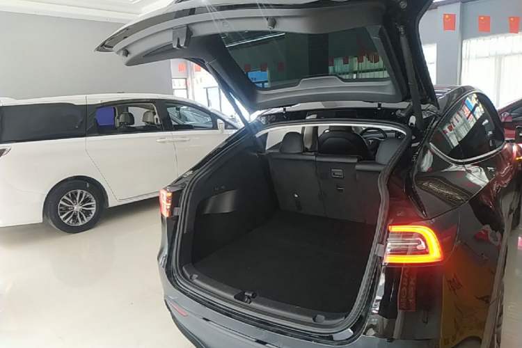 Used Tesla Model Y 2022 Rear-Wheel-Drive Version Trunk