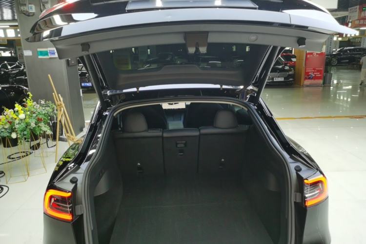 Used Tesla Model Y 2022 Rear-Wheel-Drive Version Trunk