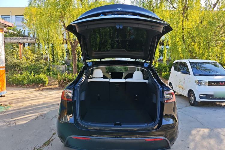 Used Tesla Model Y 2022 Rear-Wheel-Drive Version Trunk
