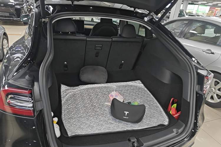 Used Tesla Model Y 2022 Rear-Wheel-Drive Version Trunk