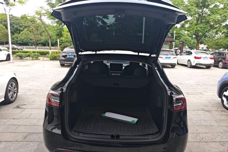 Used Tesla Model Y 2022 Rear-Wheel-Drive Version Trunk