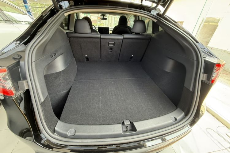 Used Tesla Model Y 2022 Performance High-Performance All-Wheel-Drive Version Trunk