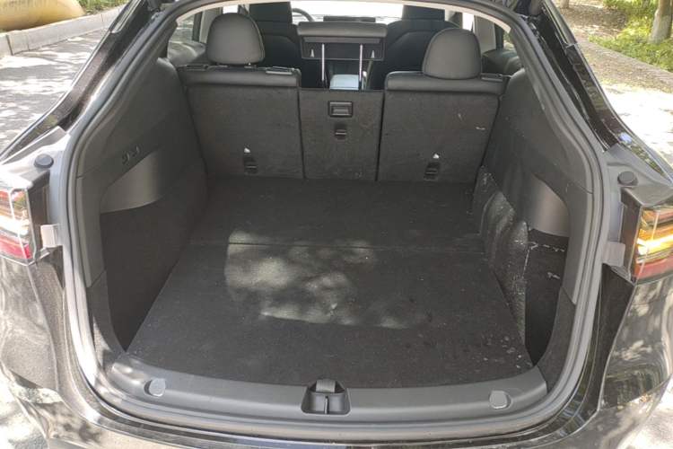 Used Tesla Model Y 2022 Rear-Wheel-Drive Version Trunk