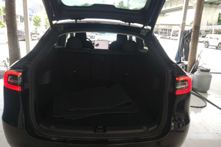 Used Tesla Model Y 2022 Rear-Wheel-Drive Version Trunk