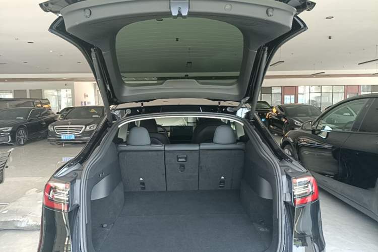 Used Tesla Model Y 2022 Rear-Wheel-Drive Version Trunk