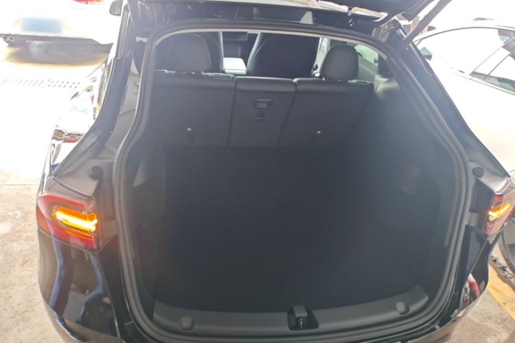 Used Tesla Model Y 2022 Long-Range All-Wheel-Drive Version Trunk