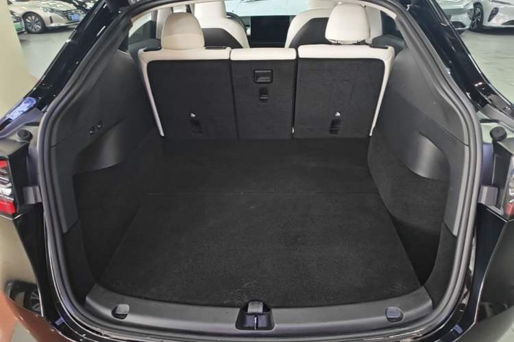 Used Tesla Model Y 2022 Rear-Wheel-Drive Version Trunk