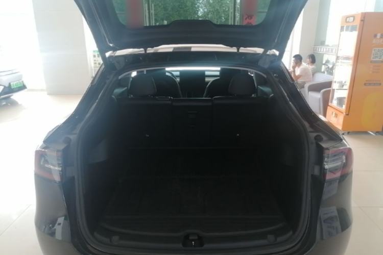 Used Tesla Model Y 2022 Rear-Wheel-Drive Version Trunk