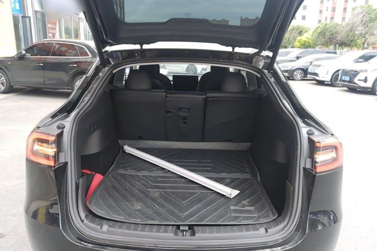 Used Tesla Model Y 2022 Long-Range All-Wheel-Drive Version Trunk