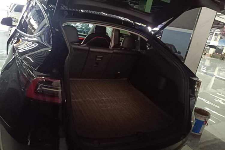 Used Tesla Model Y 2022 Rear-Wheel-Drive Version Trunk