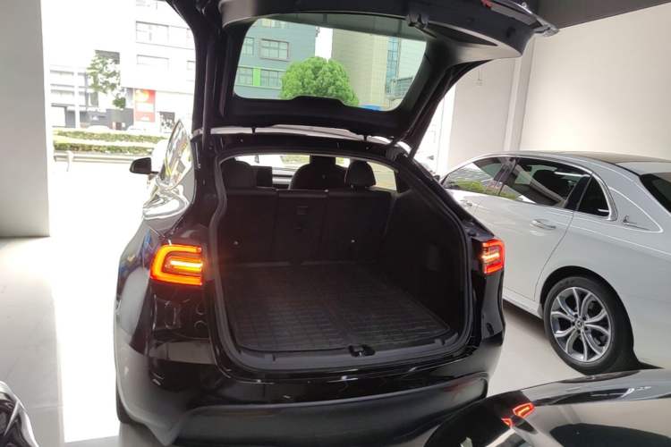 Used Tesla Model Y 2022 Rear-Wheel-Drive Version Trunk