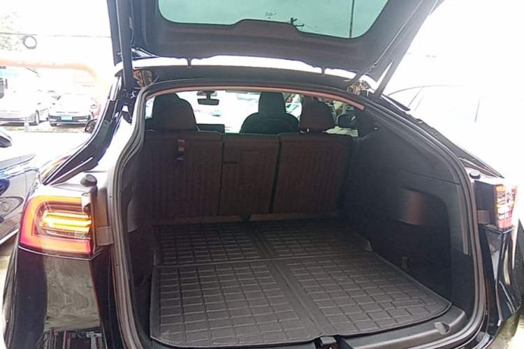 Used Tesla Model Y 2022 Rear-Wheel-Drive Version Trunk
