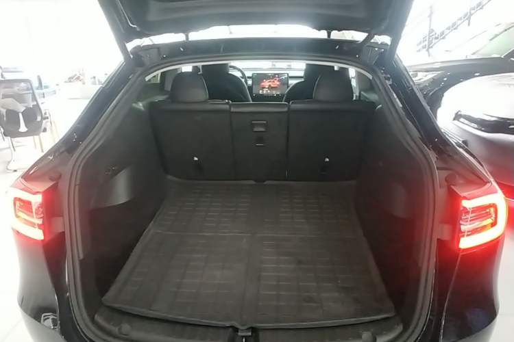 Used Tesla Model Y 2022 Rear-Wheel-Drive Version Trunk