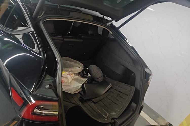 Used Tesla Model Y 2022 Rear-Wheel-Drive Version Trunk
