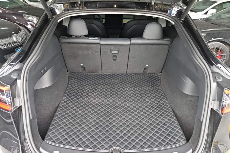 Used Tesla Model Y 2022 Rear-Wheel-Drive Version Trunk
