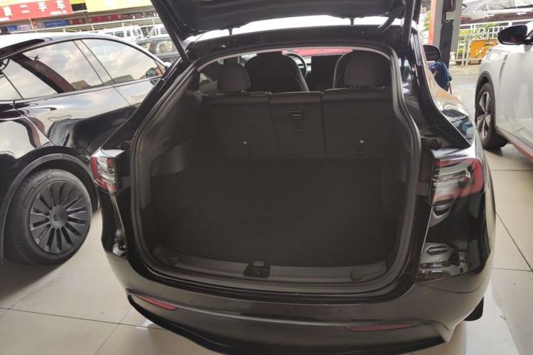 Used Tesla Model Y 2022 Rear-Wheel-Drive Version Trunk