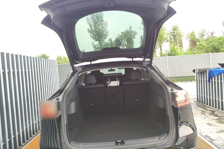 Used Tesla Model Y 2022 Long-Range All-Wheel-Drive Version Trunk