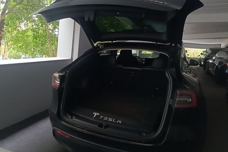 Used Tesla Model Y 2022 Long-Range All-Wheel-Drive Version Trunk