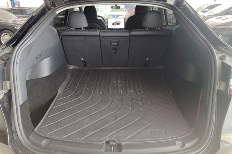 Used Tesla Model Y 2022 Rear-Wheel-Drive Version Trunk