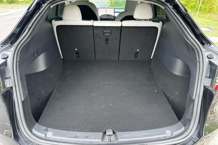 Used Tesla Model Y 2022 Long-Range All-Wheel-Drive Version Trunk
