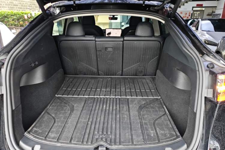 Used Tesla Model Y 2022 Rear-Wheel-Drive Version Trunk