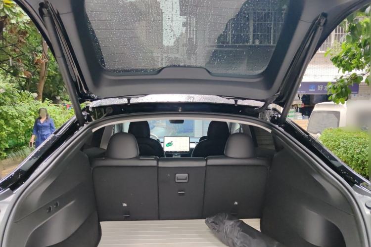 Used Tesla Model Y 2022 Rear-Wheel-Drive Version Trunk