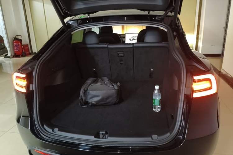 Used Tesla Model Y 2022 Rear-Wheel-Drive Version Trunk