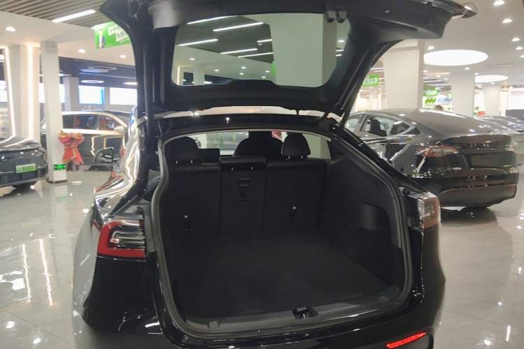 Used Tesla Model Y 2022 Rear-Wheel-Drive Version Trunk